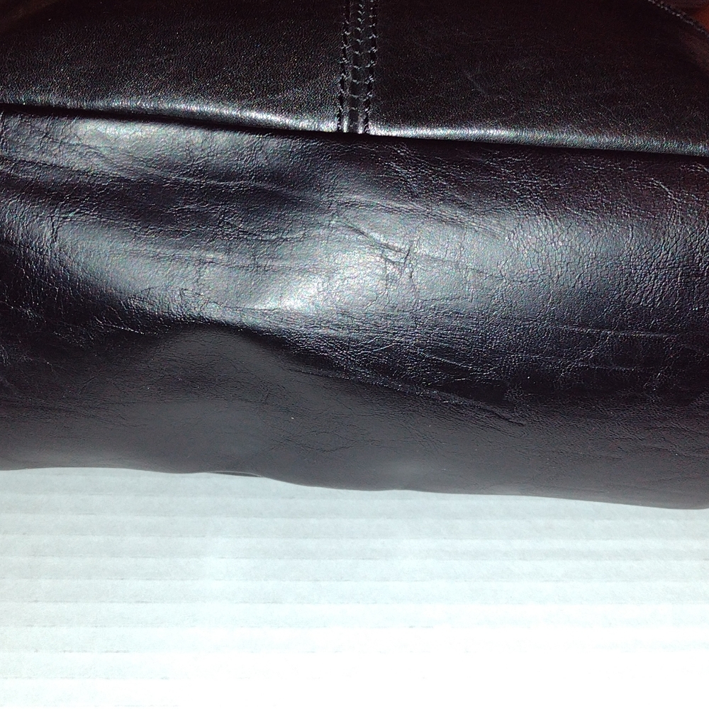 TIGNANELLO Black Genuine Leather Crossbody Bag w/RFID safe Credit Card holder - Picture 6 of 11